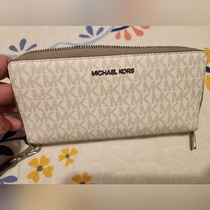 Michael Kors Wristlet/Wallet